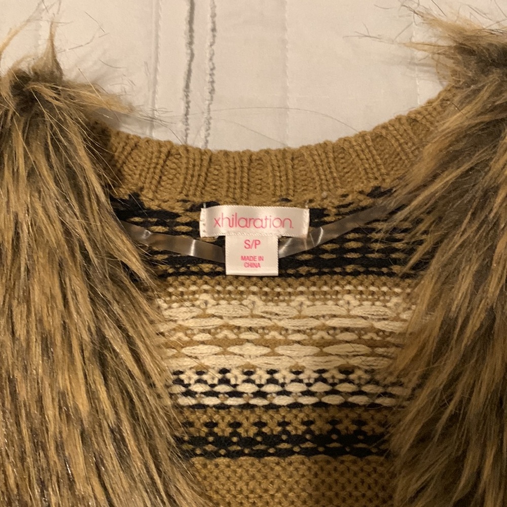 Vest - Picture 2 of 4